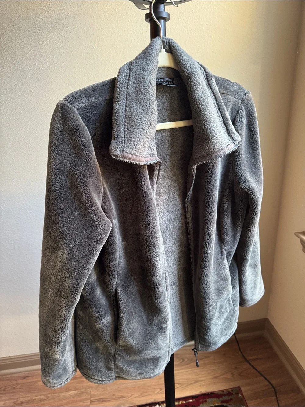 Plush Full-Zip Women's Jacket - Gray